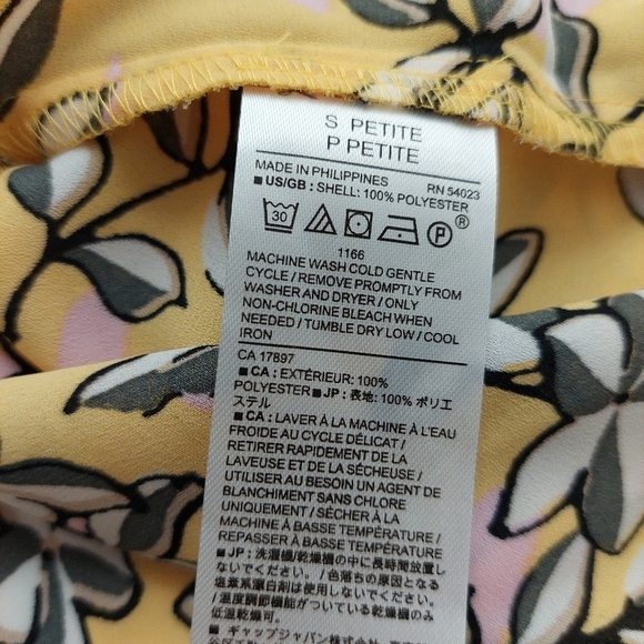 Banana Republic Sleeveless Button Up Blouse - Picture 6 of 6